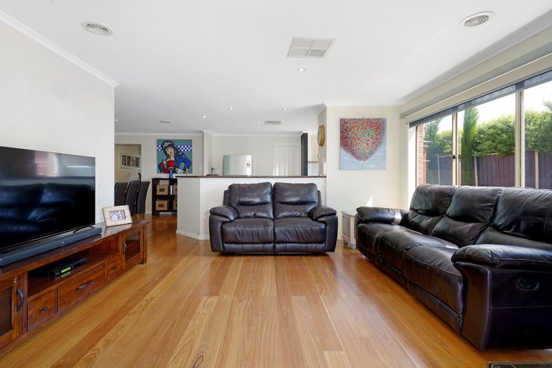 Photo - 32 Shaw Drive, Romsey VIC 3434 - Image 6