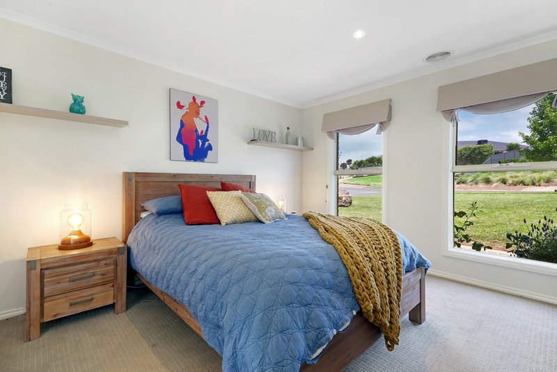 Photo - 32 Shaw Drive, Romsey VIC 3434 - Image 7