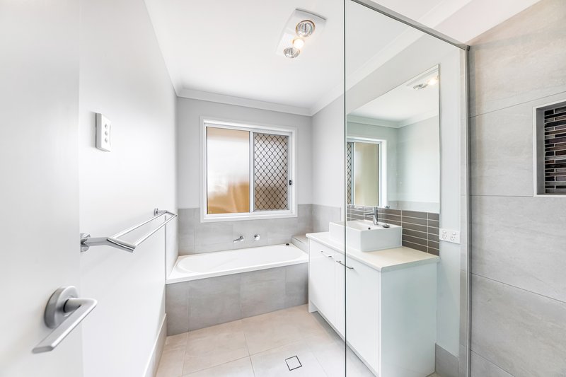 Photo - 32 Silverwood Drive, Burnside QLD 4560 - Image 4