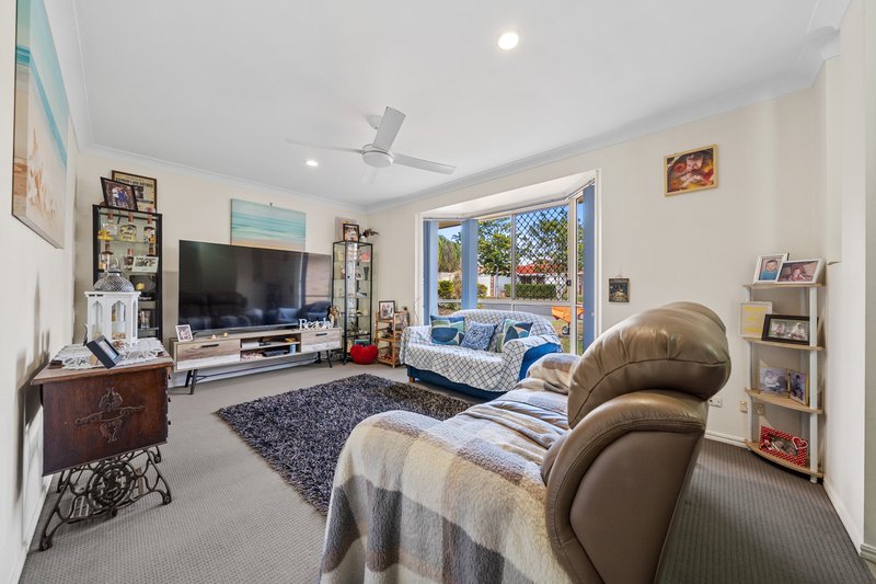 Photo - 32 Solandra Circuit, Regents Park QLD 4118 - Image 5