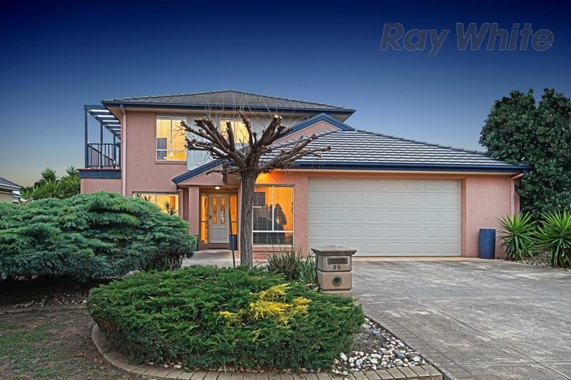 32 South Shore Avenue, Sanctuary Lakes VIC 3030