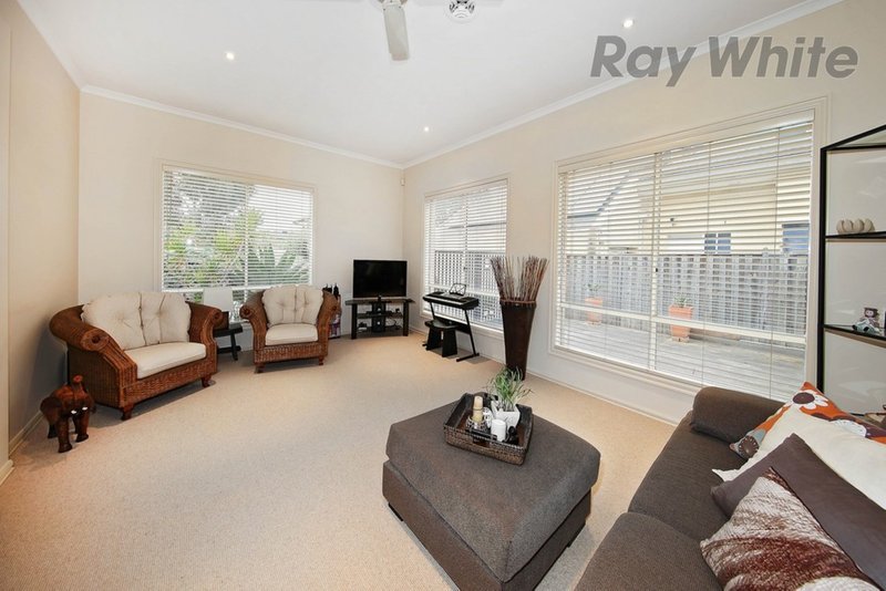 Photo - 32 South Shore Avenue, Sanctuary Lakes VIC 3030 - Image 3