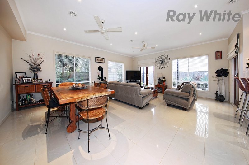 Photo - 32 South Shore Avenue, Sanctuary Lakes VIC 3030 - Image 6