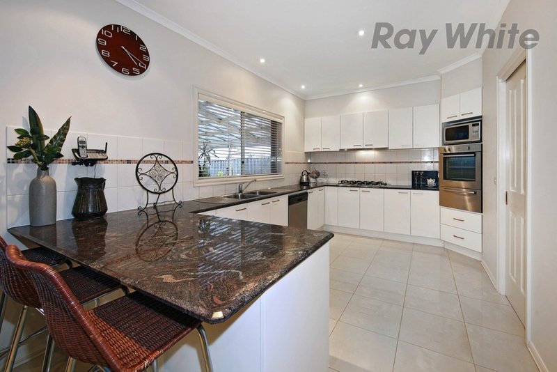 Photo - 32 South Shore Avenue, Sanctuary Lakes VIC 3030 - Image 8