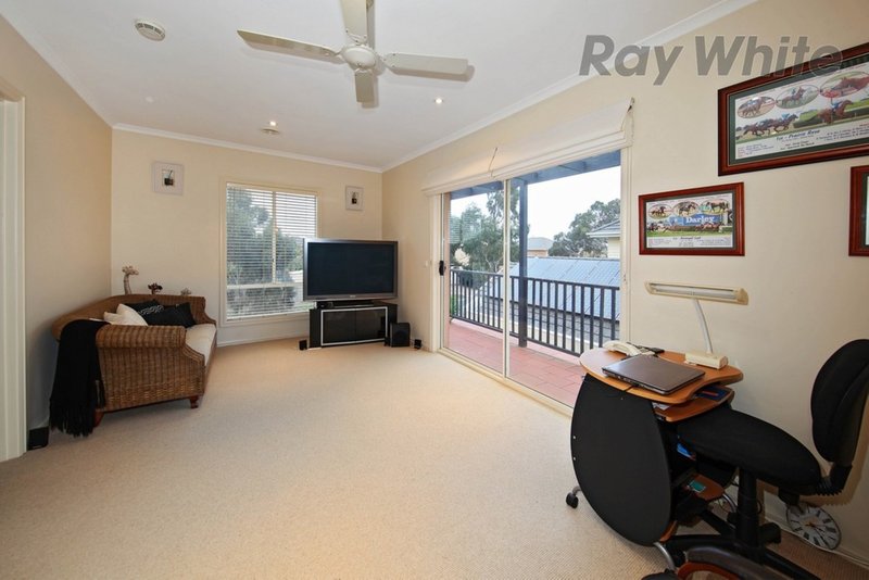 Photo - 32 South Shore Avenue, Sanctuary Lakes VIC 3030 - Image 10