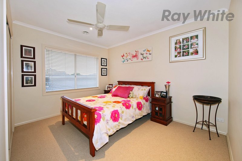 Photo - 32 South Shore Avenue, Sanctuary Lakes VIC 3030 - Image 14