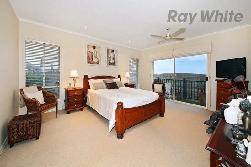 Photo - 32 South Shore Avenue, Sanctuary Lakes VIC 3030 - Image 15