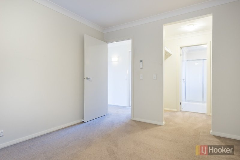 Photo - 32 Sovereign Circuit, Glenfield NSW 2167 - Image 4