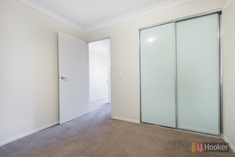 Photo - 32 Sovereign Circuit, Glenfield NSW 2167 - Image 6