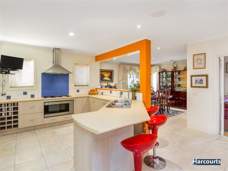 Photo - 32 Sovereign Crest Boulevard, Rowville VIC 3178 - Image 3