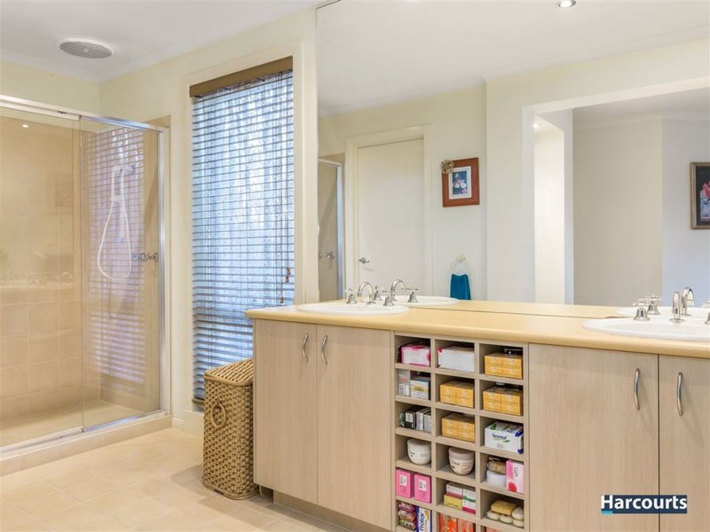 Photo - 32 Sovereign Crest Boulevard, Rowville VIC 3178 - Image 10