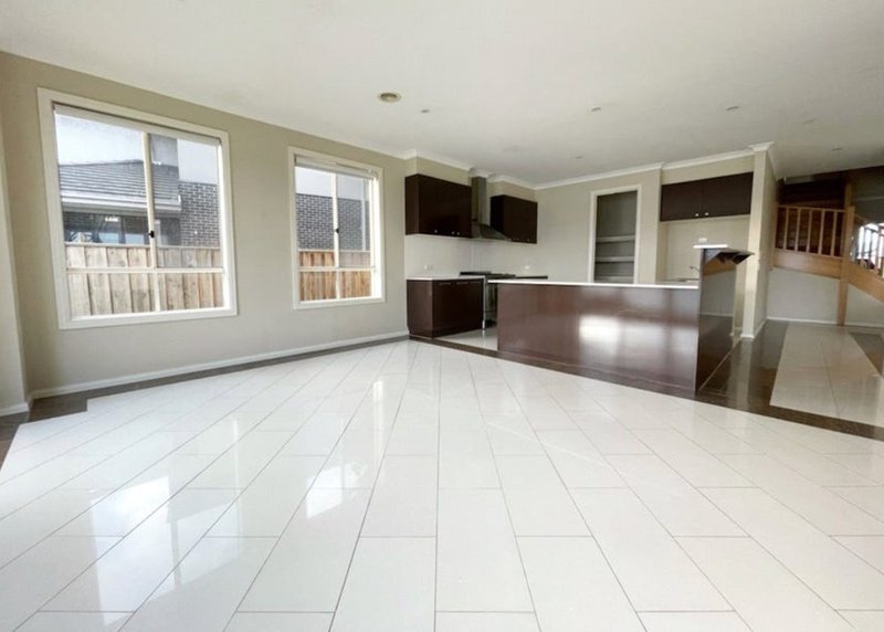 Photo - 32 Spinnaker Rise, Point Cook VIC 3030 - Image 2