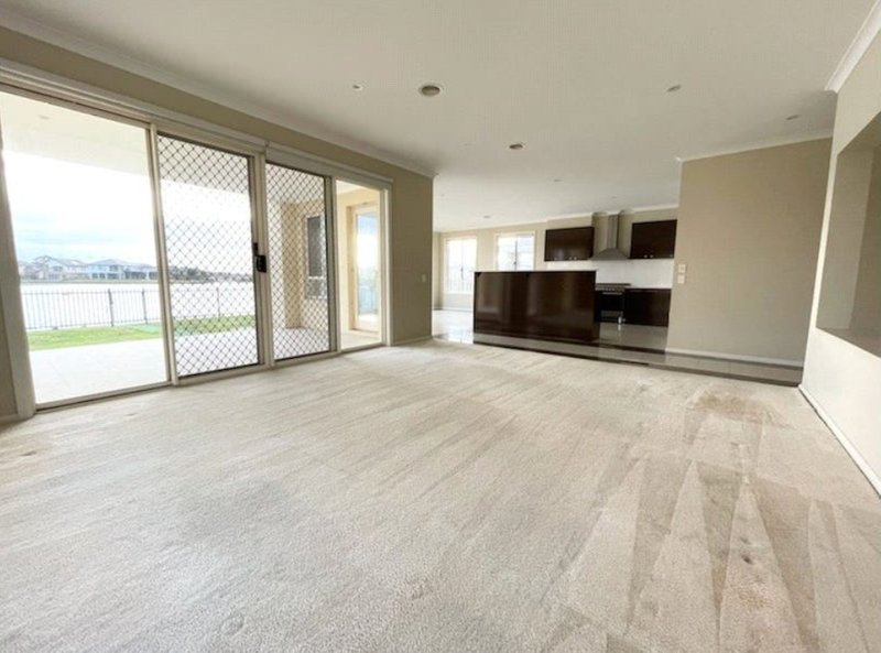 Photo - 32 Spinnaker Rise, Point Cook VIC 3030 - Image 3