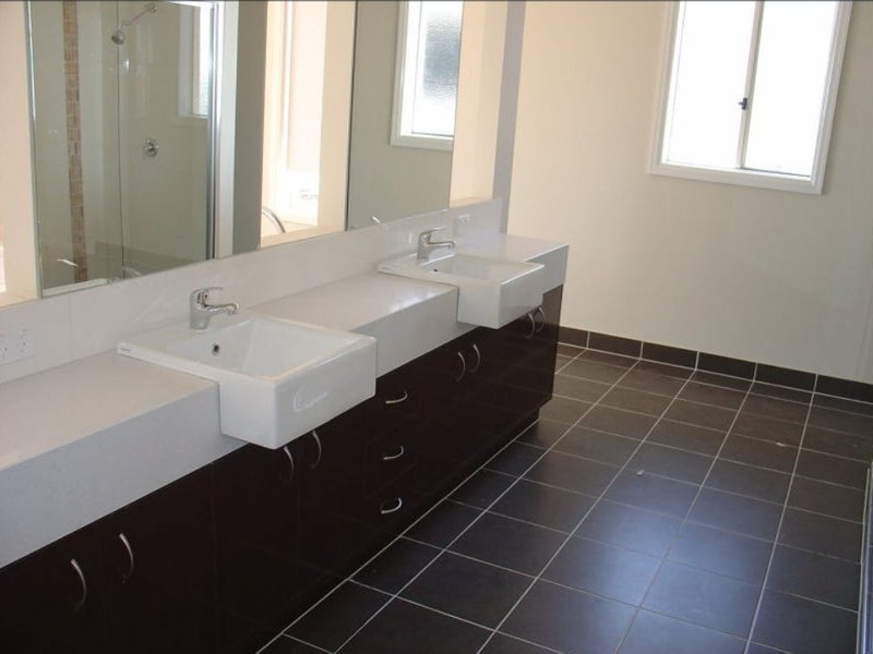 Photo - 32 Spinnaker Rise, Point Cook VIC 3030 - Image 5