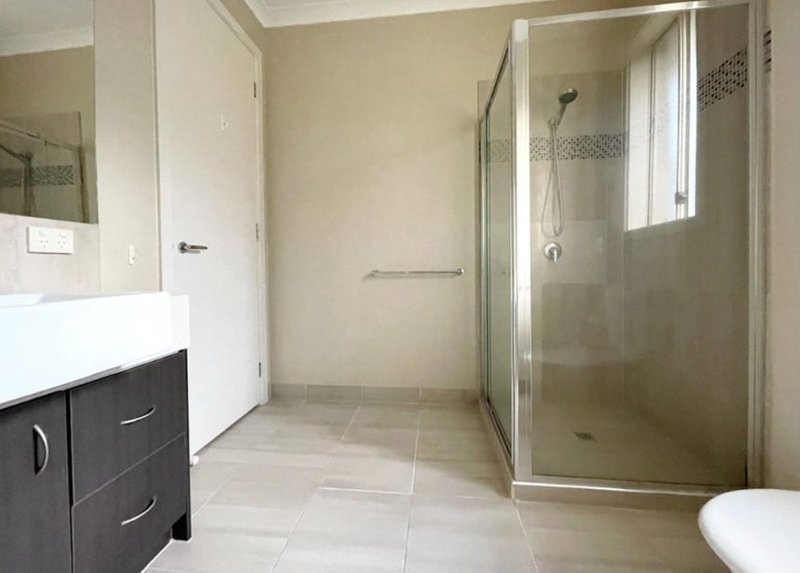 Photo - 32 Spinnaker Rise, Point Cook VIC 3030 - Image 6