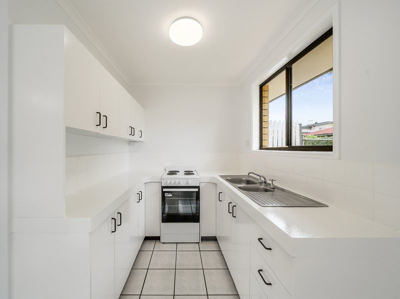 Photo - 32 Sportsground Street, Redcliffe QLD 4020 - Image 4