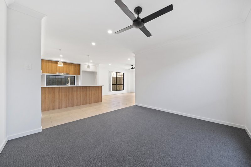 Photo - 32 Springbrook Street, Yarrabilba QLD 4207 - Image 3