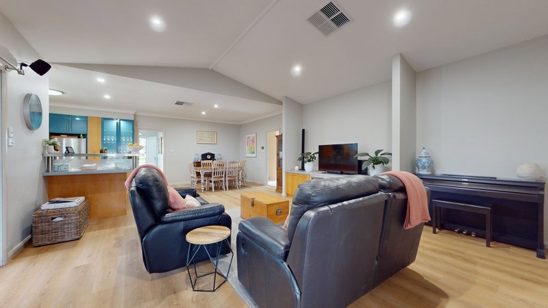 Photo - 32 St Andrews Drive, Dubbo NSW 2830 - Image 10