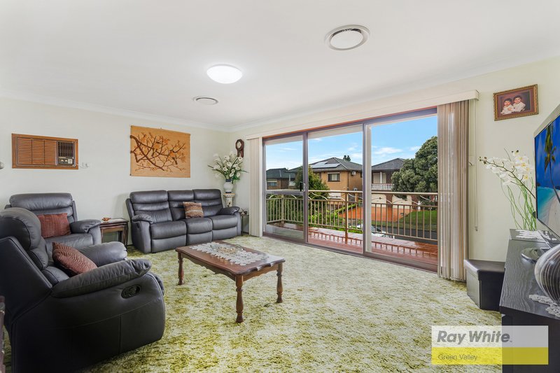 Photo - 32 St Kilda Street, St Johns Park NSW 2176 - Image 11