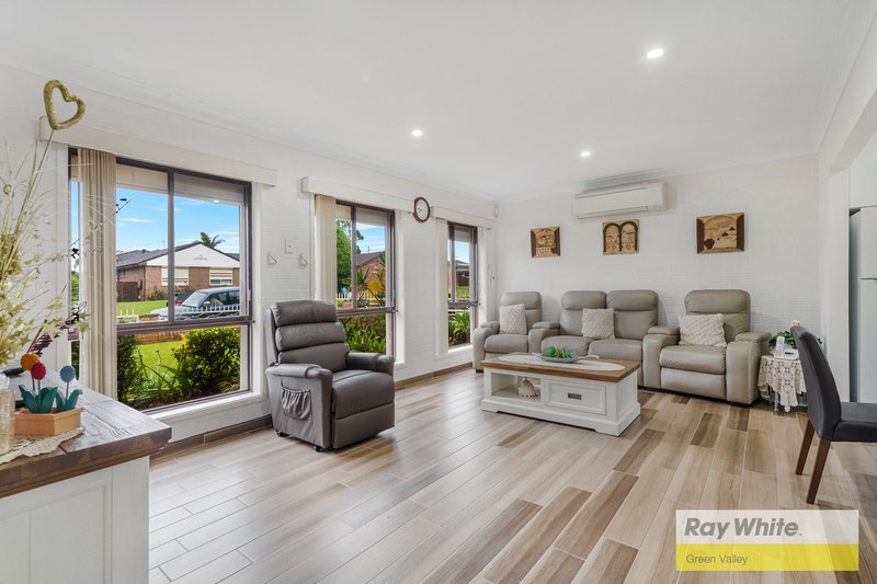 Photo - 32 St Kilda Street, St Johns Park NSW 2176 - Image 3