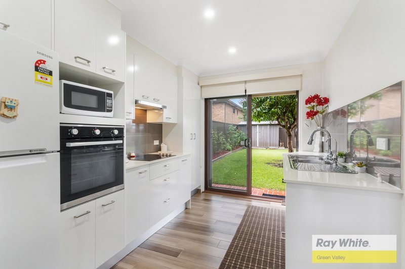 Photo - 32 St Kilda Street, St Johns Park NSW 2176 - Image 9