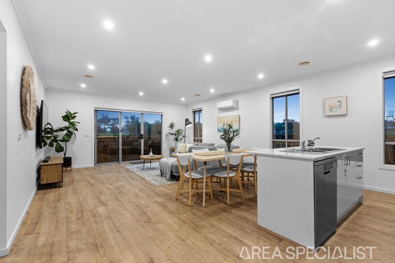 Photo - 3/2 Stockhaven Circuit, Langwarrin VIC 3910 - Image 2