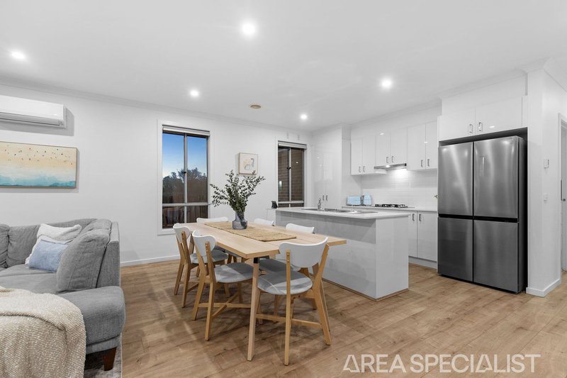 Photo - 3/2 Stockhaven Circuit, Langwarrin VIC 3910 - Image 3