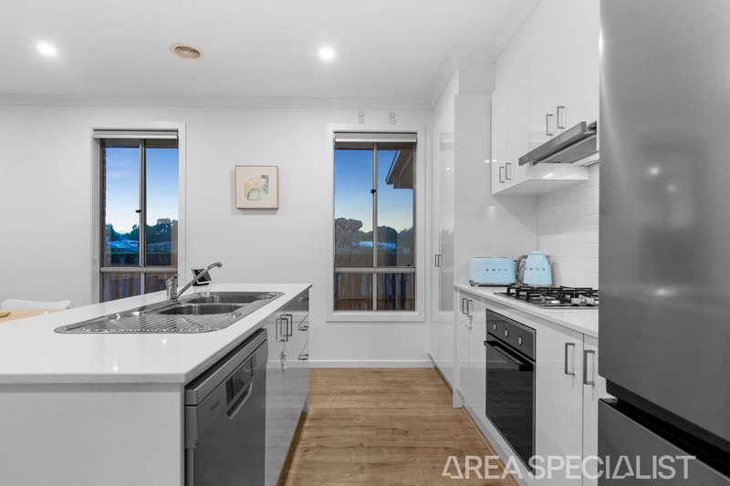 Photo - 3/2 Stockhaven Circuit, Langwarrin VIC 3910 - Image 4