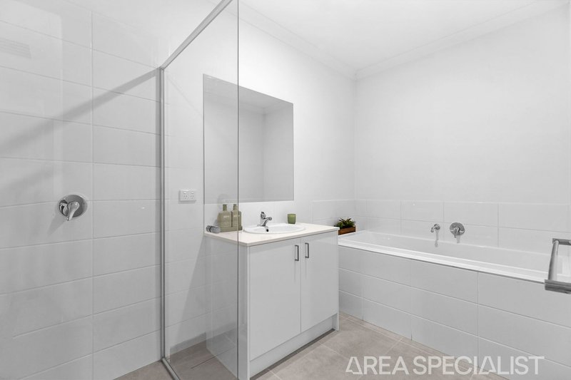 Photo - 3/2 Stockhaven Circuit, Langwarrin VIC 3910 - Image 9
