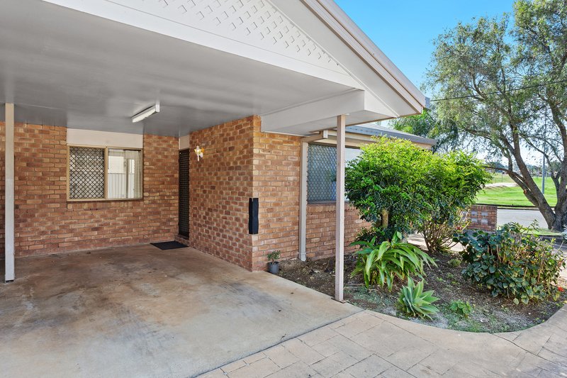 Photo - 32 Stone Street, Wilsonton QLD 4350 - Image 3