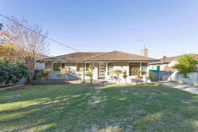 Photo - 32 Streich Avenue, Kelmscott WA 6111 - Image 2