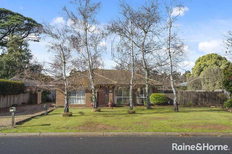 32 Stuart Drive, Woodend VIC 3442