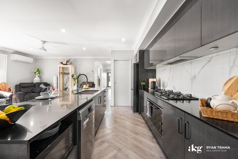 Photo - 32 Sugar Maple Place, Park Ridge QLD 4125 - Image 4