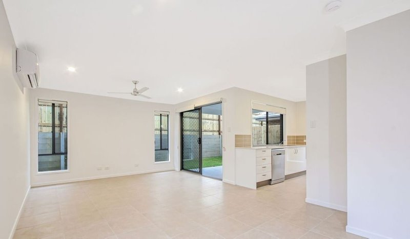 Photo - 32 Sunreef Street, Burpengary QLD 4505 - Image 4