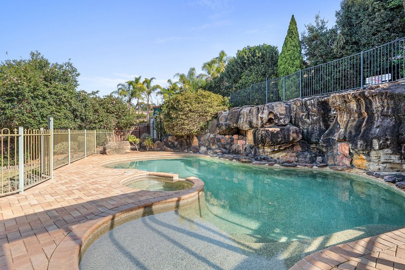 Photo - 32 Sylvan Ridge Drive, Illawong NSW 2234 - Image 6
