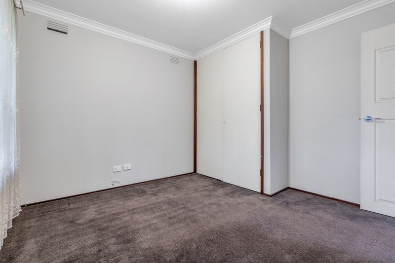 Photo - 32 Tadstan Drive, Tullamarine VIC 3043 - Image 9