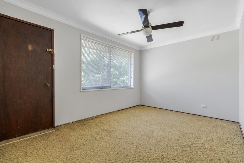 Photo - 32 Tadstan Drive, Tullamarine VIC 3043 - Image 10