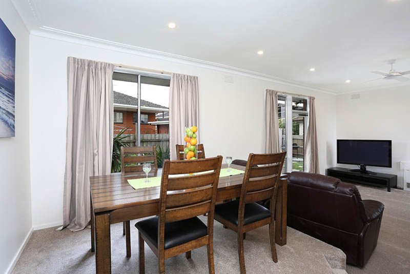 Photo - 32 Tandarra Crescent, Lalor VIC 3075 - Image 3