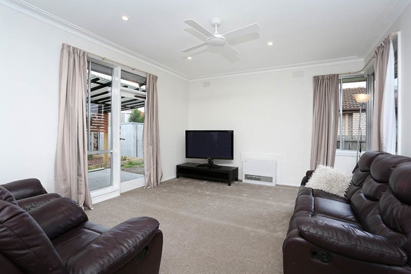 Photo - 32 Tandarra Crescent, Lalor VIC 3075 - Image 4