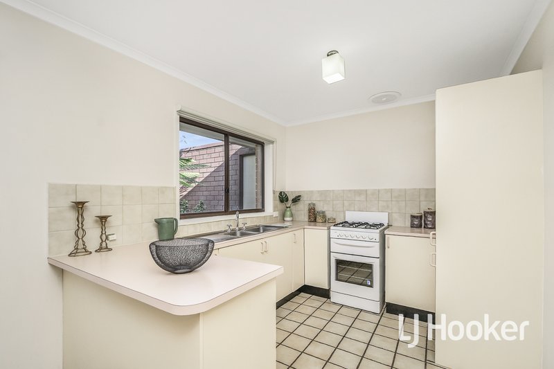 Photo - 3/2 Tania Court, Pakenham VIC 3810 - Image 4