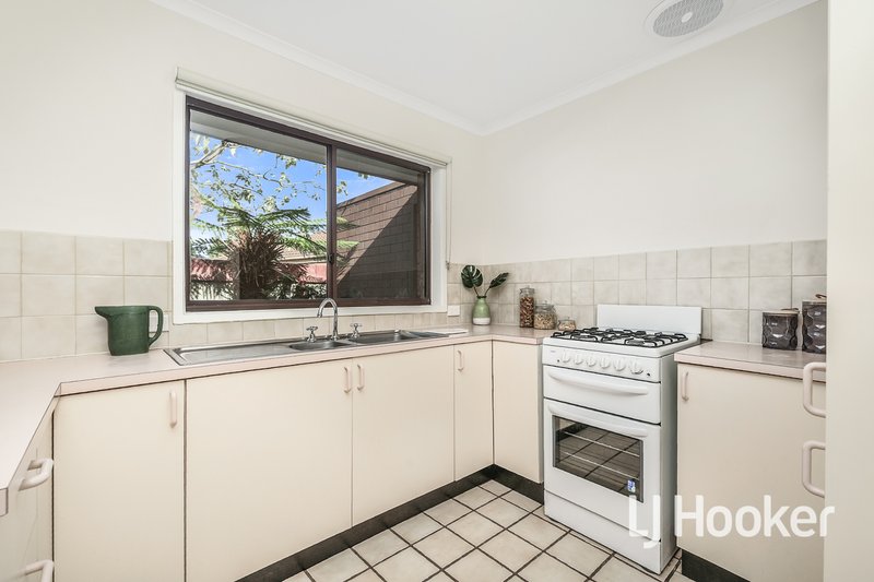 Photo - 3/2 Tania Court, Pakenham VIC 3810 - Image 5