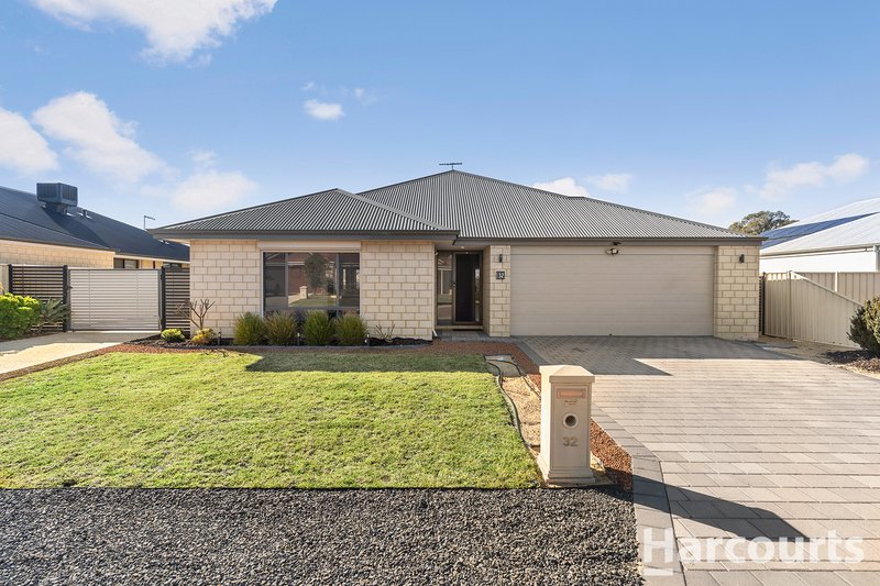 32 Teague Way, Lakelands WA 6180