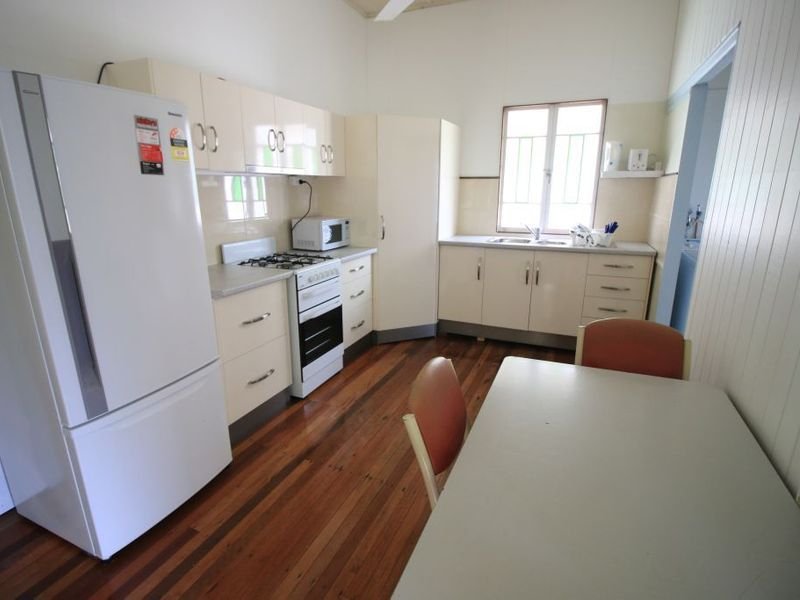 Photo - 32 Tenth Street, Home Hill QLD 4806 - Image 2