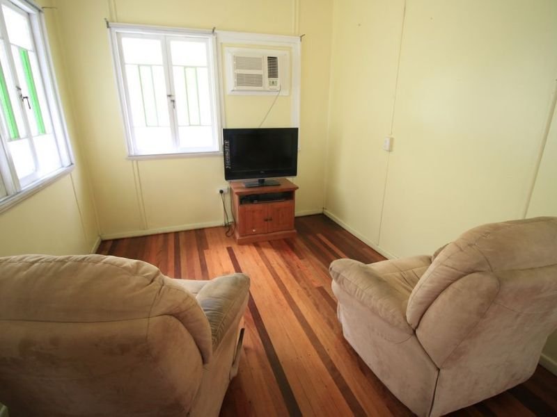 Photo - 32 Tenth Street, Home Hill QLD 4806 - Image 4