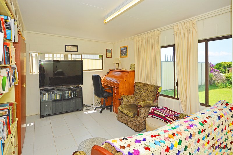 Photo - 32 Terranora Road, Banora Point NSW 2486 - Image 13