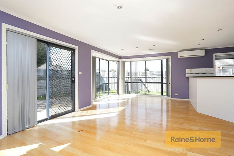 Photo - 32 Thames Way, Roxburgh Park VIC 3064 - Image 4