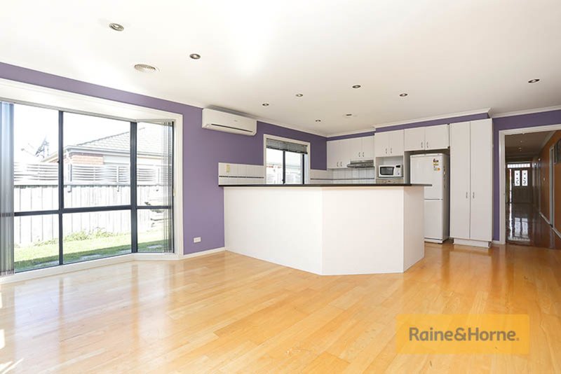 Photo - 32 Thames Way, Roxburgh Park VIC 3064 - Image 5