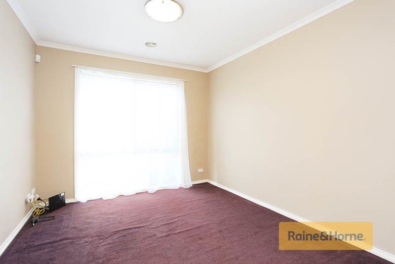 Photo - 32 Thames Way, Roxburgh Park VIC 3064 - Image 6