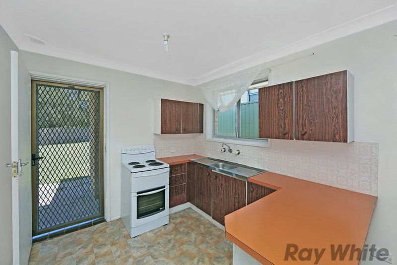 Photo - 32 Tingira Street, Charmhaven NSW 2263 - Image 2