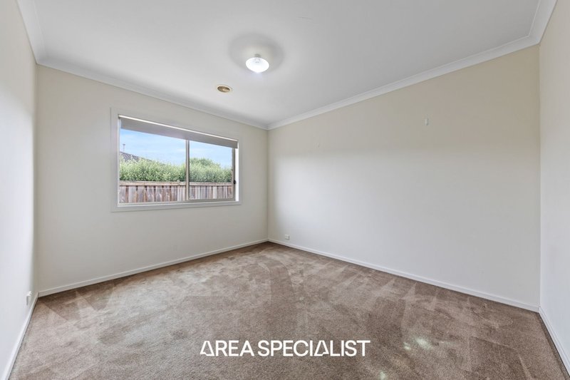 Photo - 32 Tyrone Avenue, Pakenham VIC 3810 - Image 24